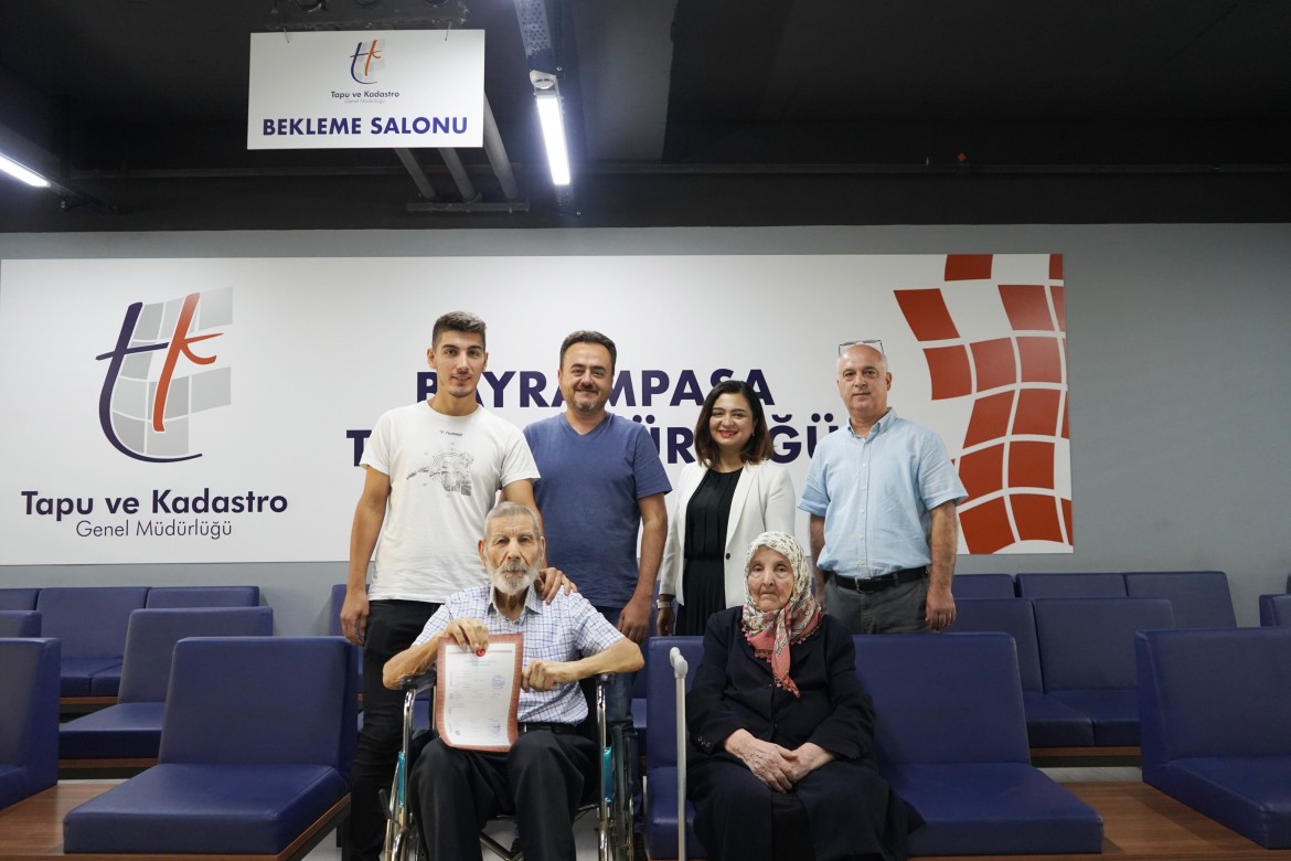 Bayrampaşa Kentsel Dönüşüm Projemizde Tapular Verilmeye Başlandı.